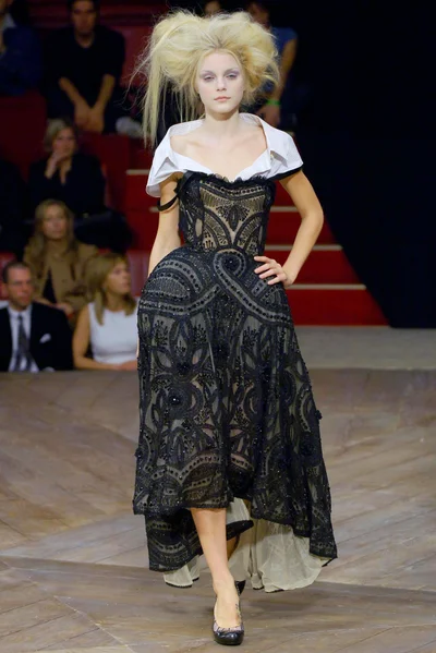 Look 18